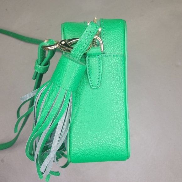 [NWOT] SMILEY FACE 😊 GREEN CAMERA BAG WITH TASSEL (from Korea)💚 - Picture 8 of 14